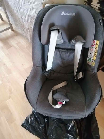 Photo of free Maxi Cosi Car seat with Isofix (The Nurserylands TW12) #1