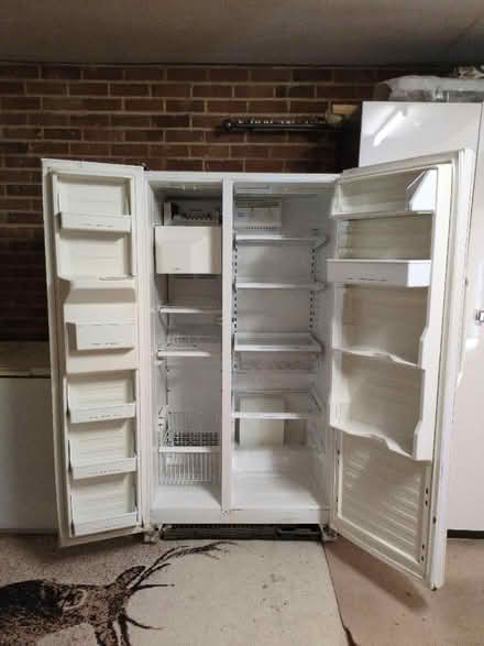 Photo of free Amana Fridge Freezer (Slapton LU7) #1
