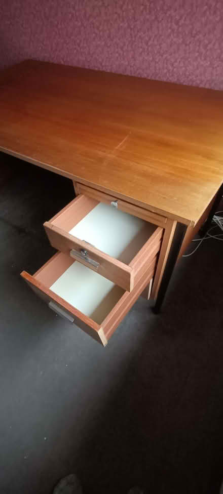 Photo of free work desk (Farnborough BR6) #4