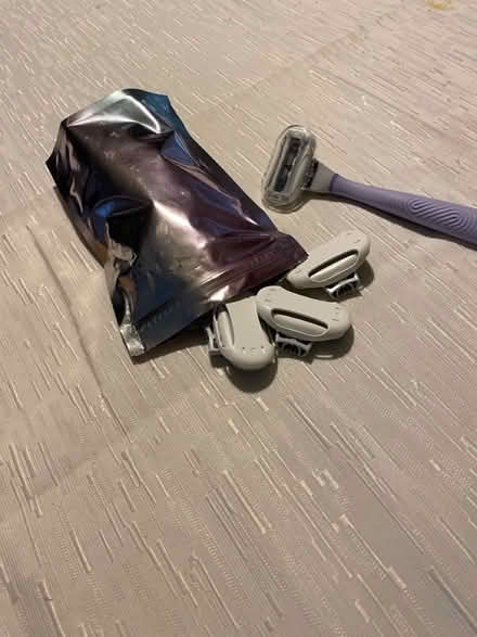 Photo of free Womens razor (Somerset, NJ, off DeMott Lane) #1