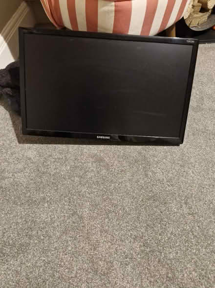 Photo of free 24 inch Samsung tv (Bromley, BR2) #1