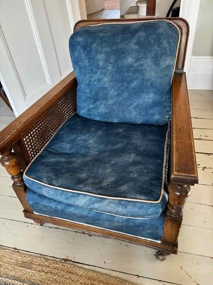 Photo of free Sofa and 2 chairs (Wimbledon, near station) #4