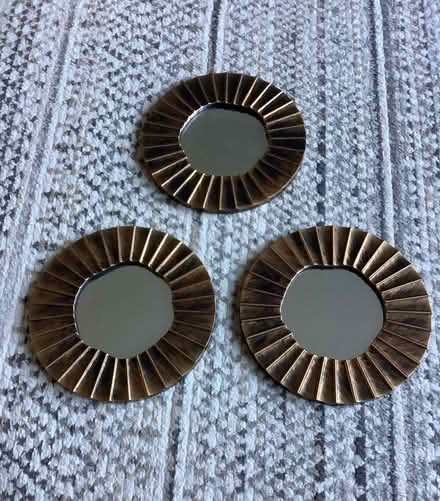 Photo of free Decorative mirror, clock, Love sign; ornaments (Oakridge RG21) #2