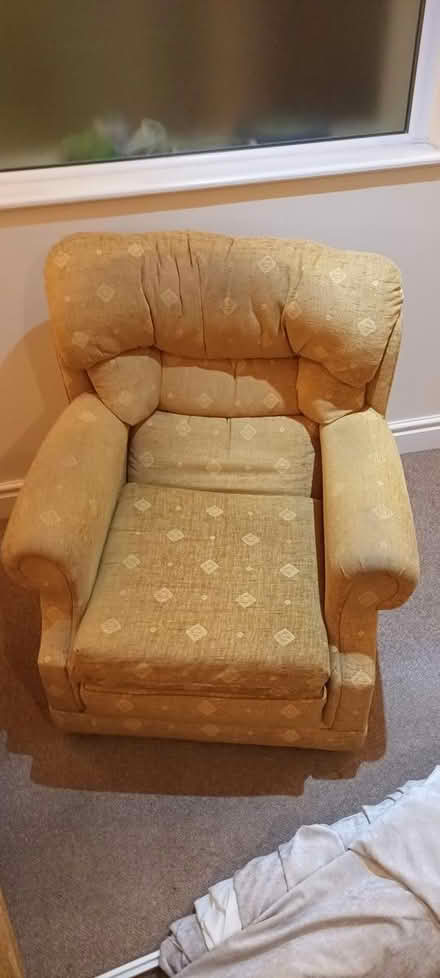 Photo of free Couch's and Sofas (me15 7ub) #4