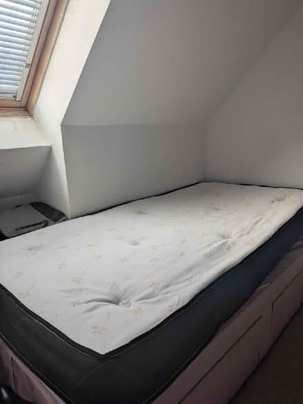 Photo of free Single divan bed with mattress and drawers (Richmond S13) #4