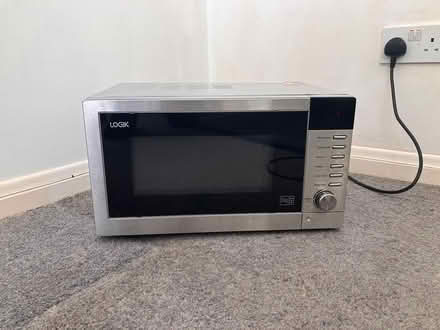 Photo of free Logik 700w microwave oven (SE21) #1