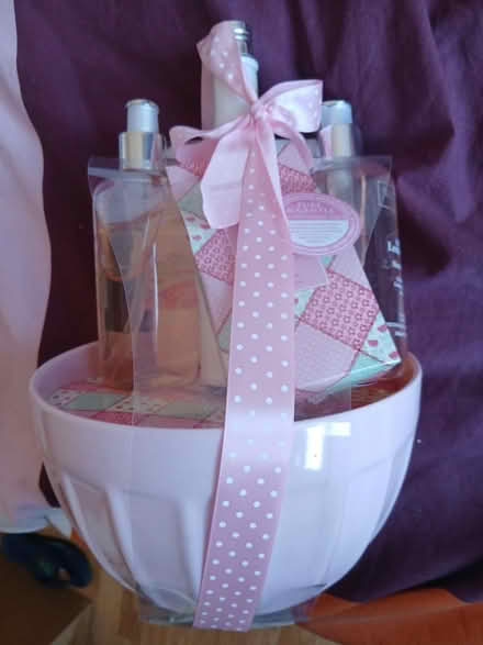 Photo of free Rose gift set (Clapham (SW4)) #1