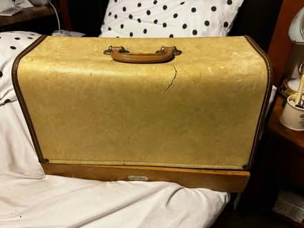 Photo of free Victor De Luxe Sewing Machine (Camden, NW1) #4