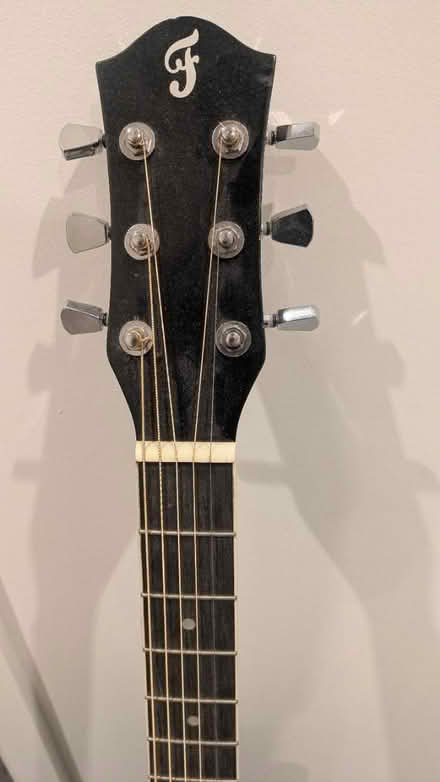 Photo of free Fender Guitar (E17) #3