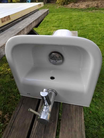 Photo of free Small wall mounted sink (Yarnton OX5) #4