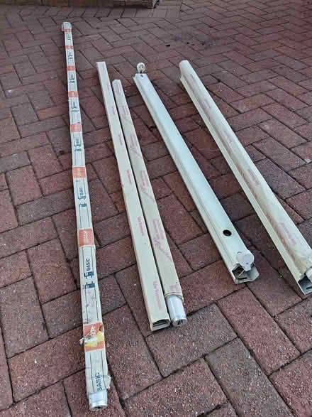 Photo of free Fluorescent lights (Erskine PA8) #1