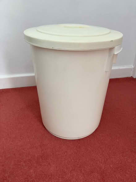 Photo of free Large plastic bin (Bilton HG1) #1