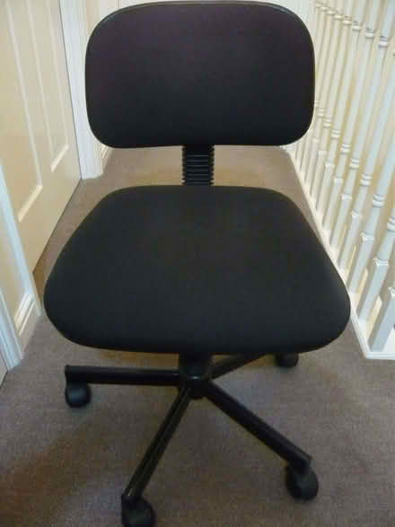 Photo of free Lightweight swivel chair (Oakington CB24) #1