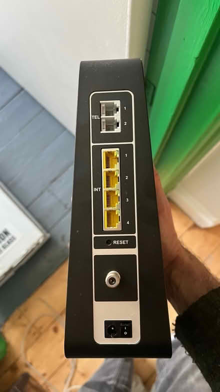 Photo of free Virgin Media wifi / router (E5 0QX) #1