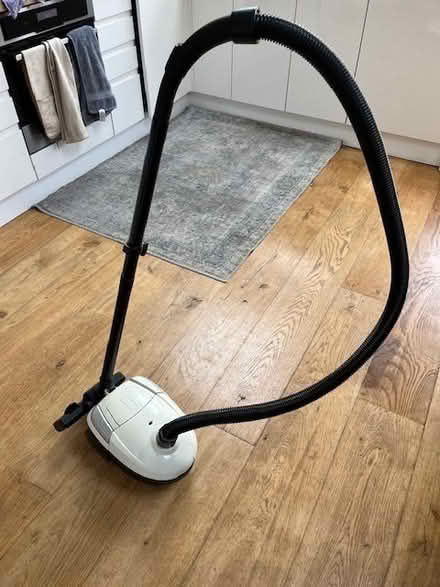 Photo of free vacuum cleaner (Summertown OX2) #2