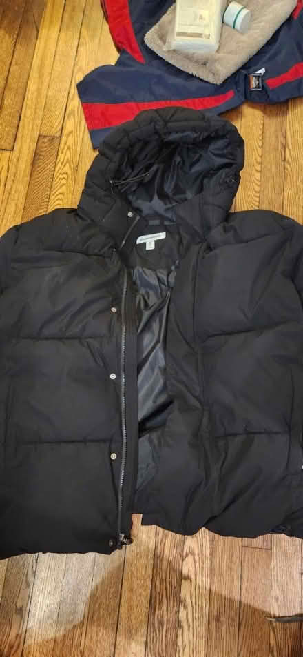 Photo of free XXL Amazon Essentials puffer coat (18th & Independence SE 20003) #2