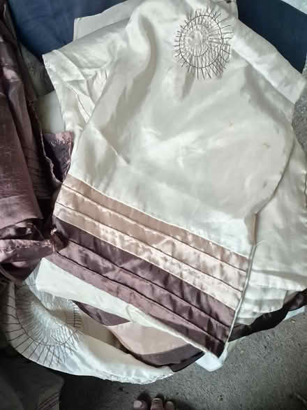 Photo of free 2 x double quilt cover,& curtains (Preston lancs PR2) #4