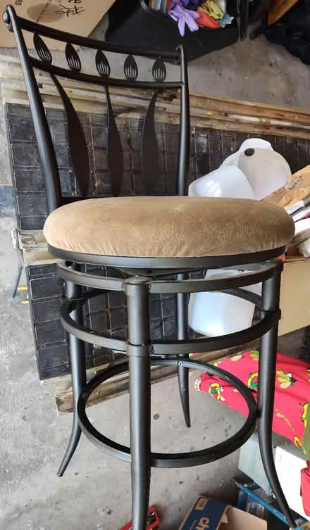 Photo of free Swivel bar stool (Downers Grove) #1