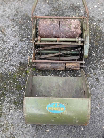 Photo of free Old manual lawnmower (Wirksworth south DE4) #2