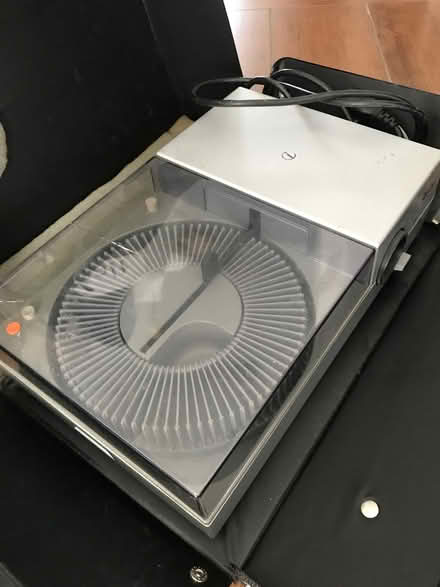 Photo of free Slide projector (New England Quarter BN1) #1