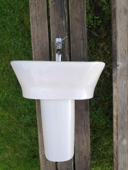 Photo of free Small wall mounted sink (Yarnton OX5) #2