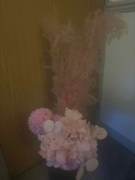 Photo of free Black vase with pink pampas artificial flowers (Wimbledon SW19) #2
