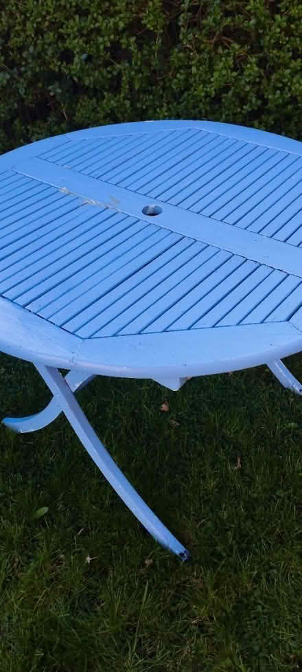 Photo of free Round garden table (Hooe) #4