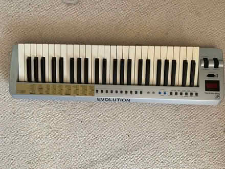 Photo of free Radium midi keyboard (Wrington BS40) #3