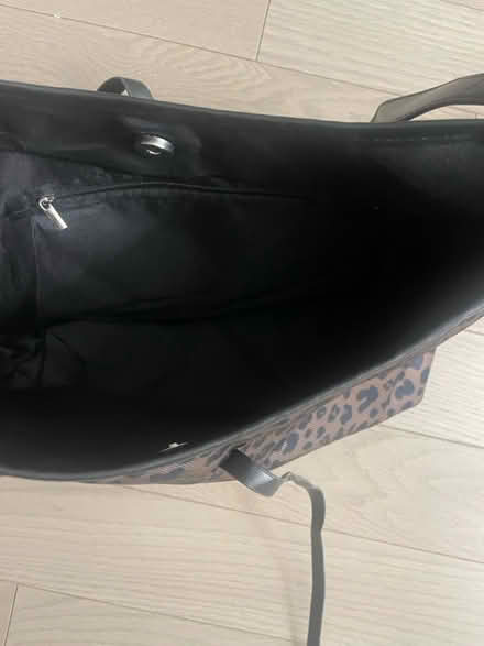 Photo of free Fast fashion Purse (Kennedy/16th in Markham) #2