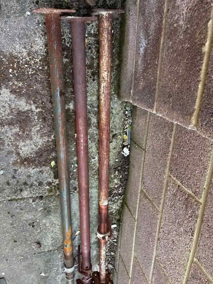 Photo of free 3 x acrow props (Gosport town PO12) #1