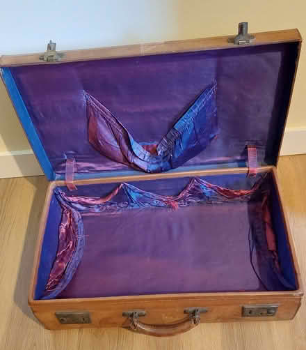 Photo of free Old leather suitcase, small (Comiston EH10) #2