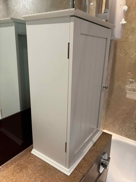 Photo of free White bathroom cabinet (N7 9EA) #2