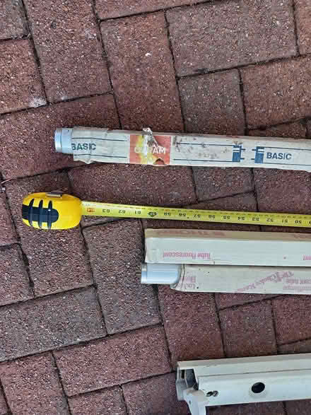 Photo of free Fluorescent lights (Erskine PA8) #2