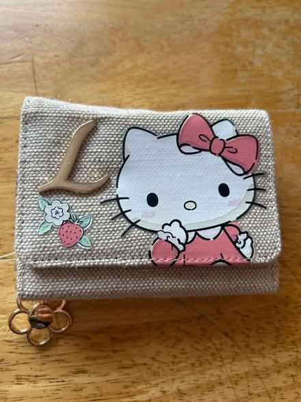 Photo of free L purse (Stonehouse GL10) #1