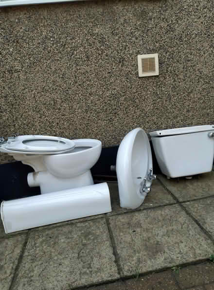 Photo of free Bathroom suite (Littlemore OX4) #1