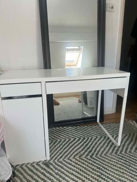 Photo of free IKEA white desk (london fields E8) #1