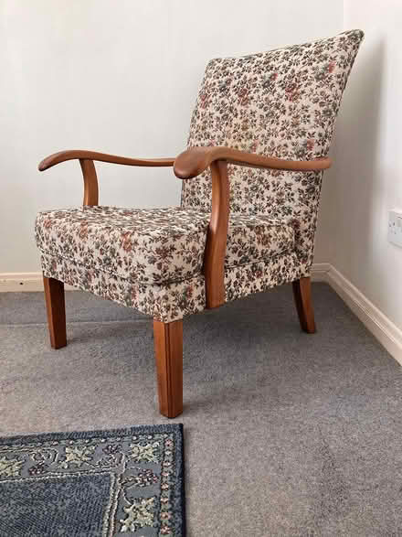 Photo of free Vintage comfortable armchair (SE21) #4