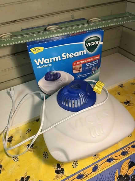 Photo of free Warm steam vaporizer by Vicks (Nr Fresh Pond & Mt Auburn Cem.) #1