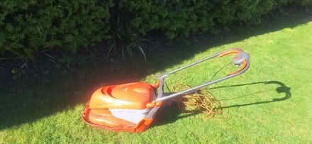 Photo of free Working electric lawnmower (Berkhamsted HP4) #1