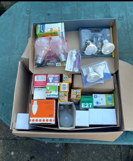 Photo of free Various types of light bulbs (South Ockendon RM15) #1
