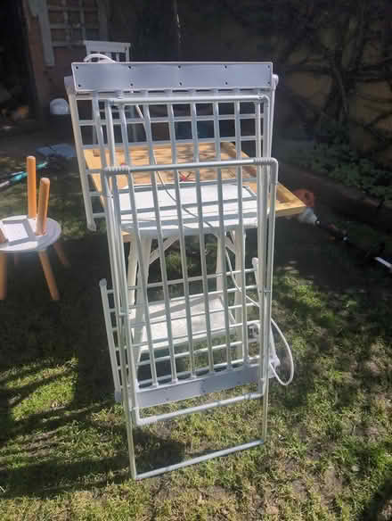 Photo of free Electric heated rack thing (Aylesbury HP18) #1