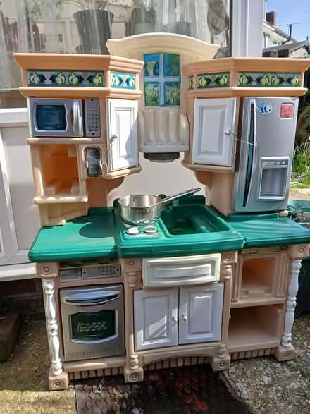 Photo of free Plastic play kitchen (Gosport po12 4pr) #1