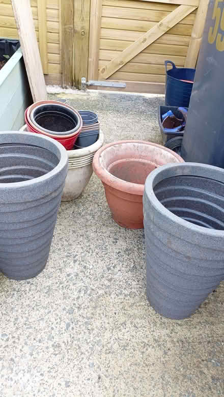 Photo of free Garden pots the 2 tall ones are like new, the others need a (Oxenholme LA9) #1
