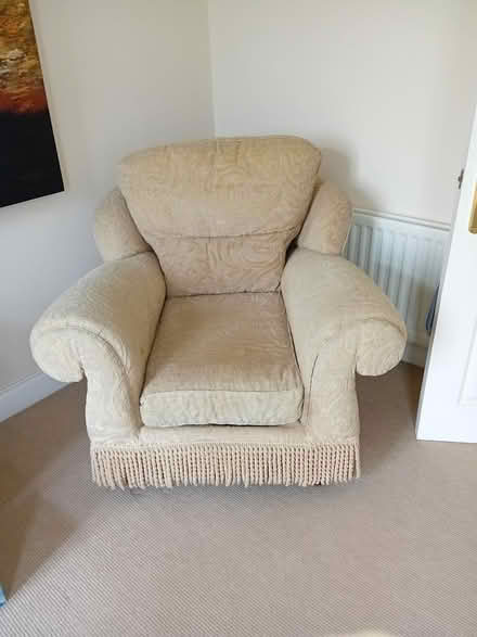 Photo of free Sofas (AL10 9AZ) #2