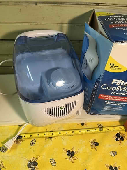 Photo of free Evaporative humidifier by Vicks (Nr Fresh Pond & Mt Auburn Cem.) #1