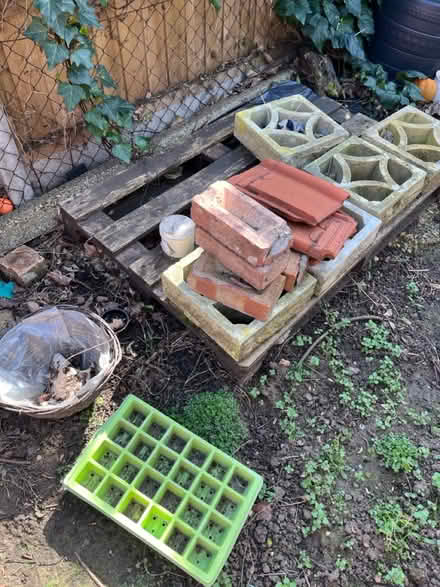 Photo of free Garden bit and pots (TW20) #1