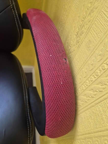 Photo of free Gaming chair (Hayes UB3 2) #4