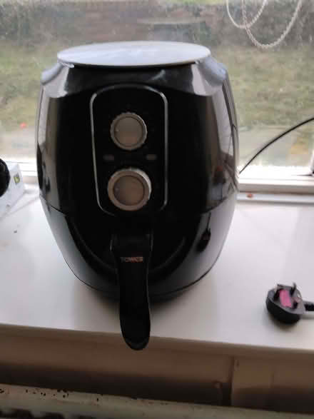 Photo of free tower air fryer 4L (Denton Burn) #2