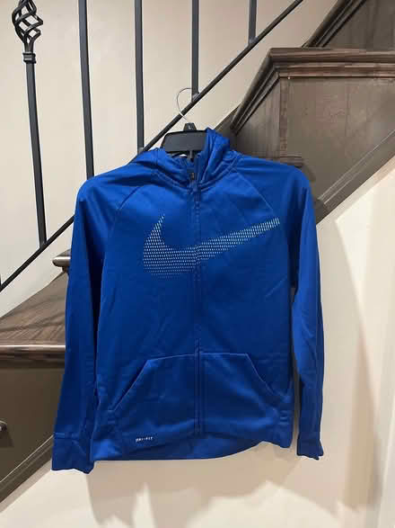 Photo of free Boys13-15 Nike hoodie (West view terrace, Oakville) #1