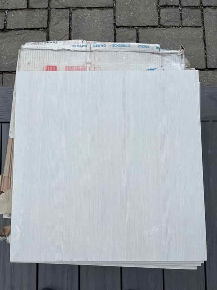 Photo of free tiles assorted (Bloor & Islington) #4